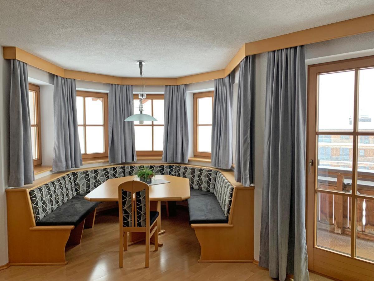 Pension Strolz Sankt Anton am Arlberg Exteriör bild