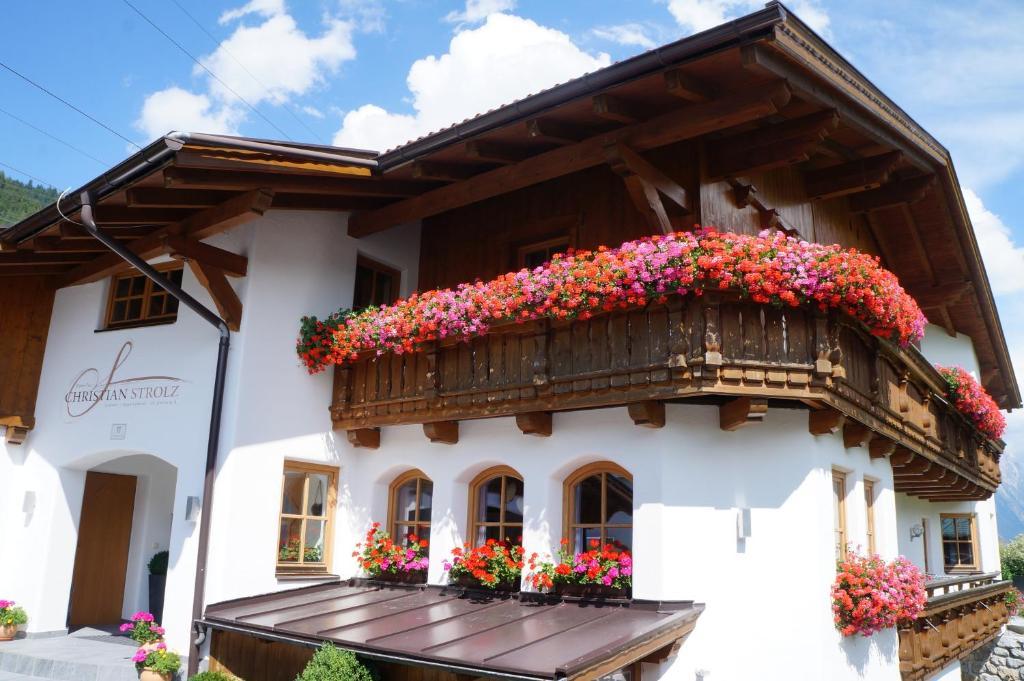 Pension Strolz Sankt Anton am Arlberg Exteriör bild