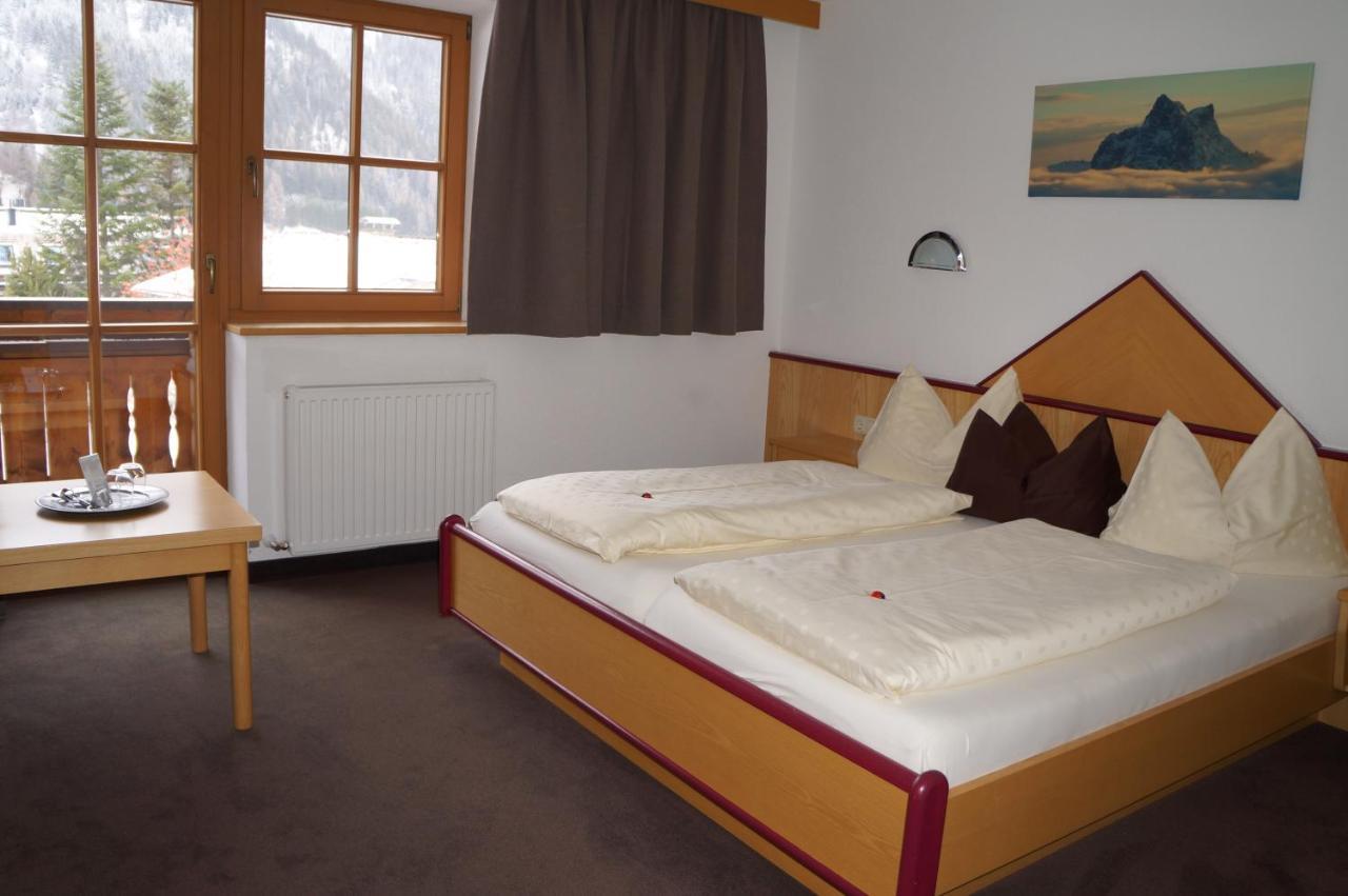 Pension Strolz Sankt Anton am Arlberg Exteriör bild